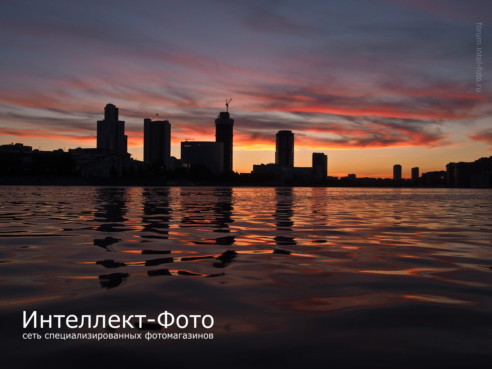 http://www.intel-foto.ru/content/publication/forum-tst/2013/2013-08/PEN_E-P5/tst-p1_cityscape/EP5_1442-01.jpg