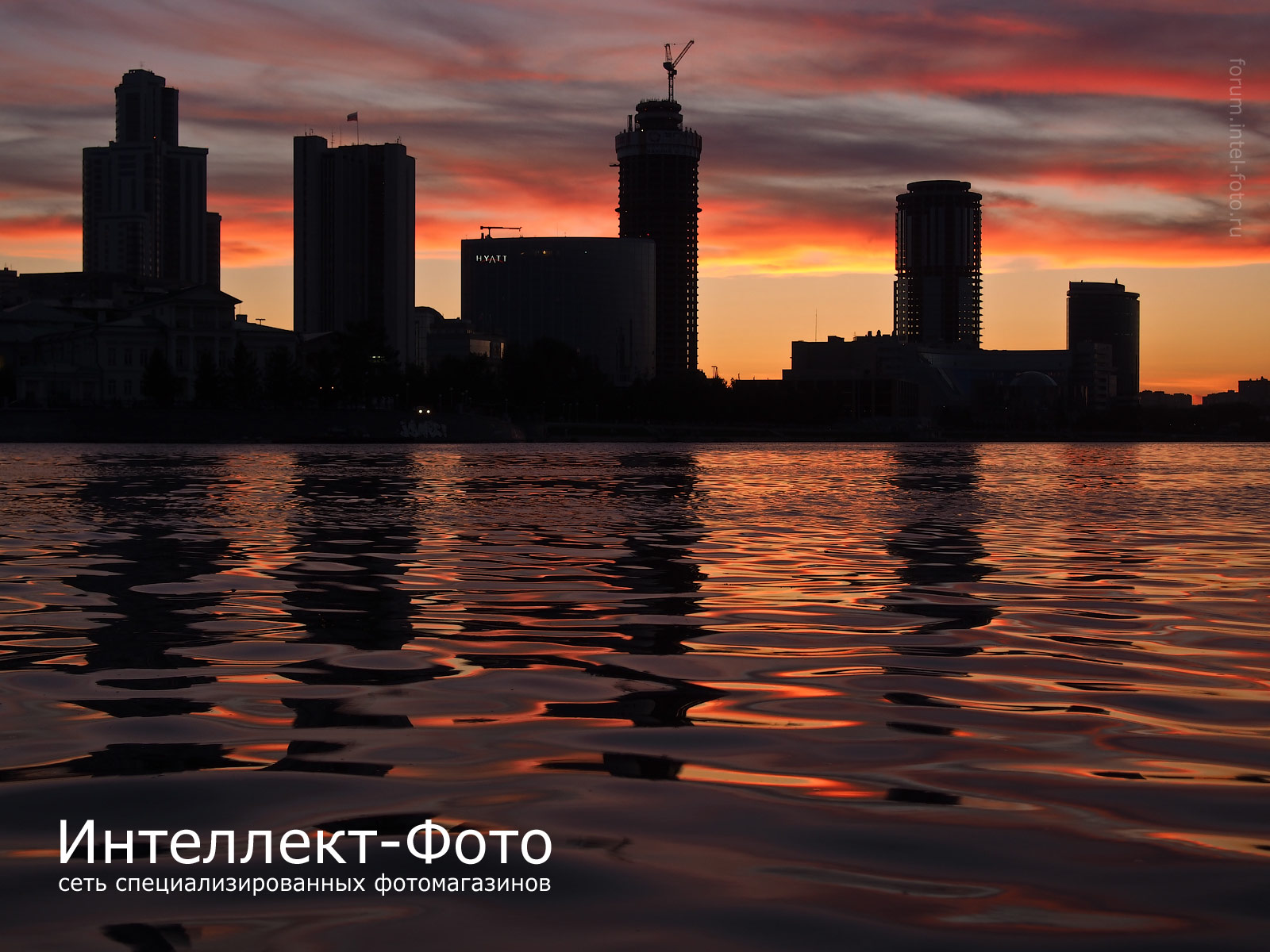 http://www.intel-foto.ru/content/publication/forum-tst/2013/2013-08/PEN_E-P5/tst-p1_cityscape/EP5_1442-02.jpg