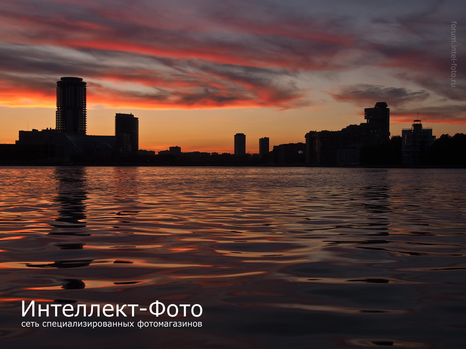 http://www.intel-foto.ru/content/publication/forum-tst/2013/2013-08/PEN_E-P5/tst-p1_cityscape/EP5_1442-03.jpg