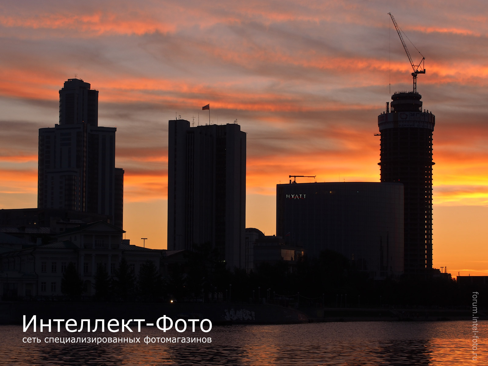 http://www.intel-foto.ru/content/publication/forum-tst/2013/2013-08/PEN_E-P5/tst-p1_cityscape/EP5_1442-05.jpg