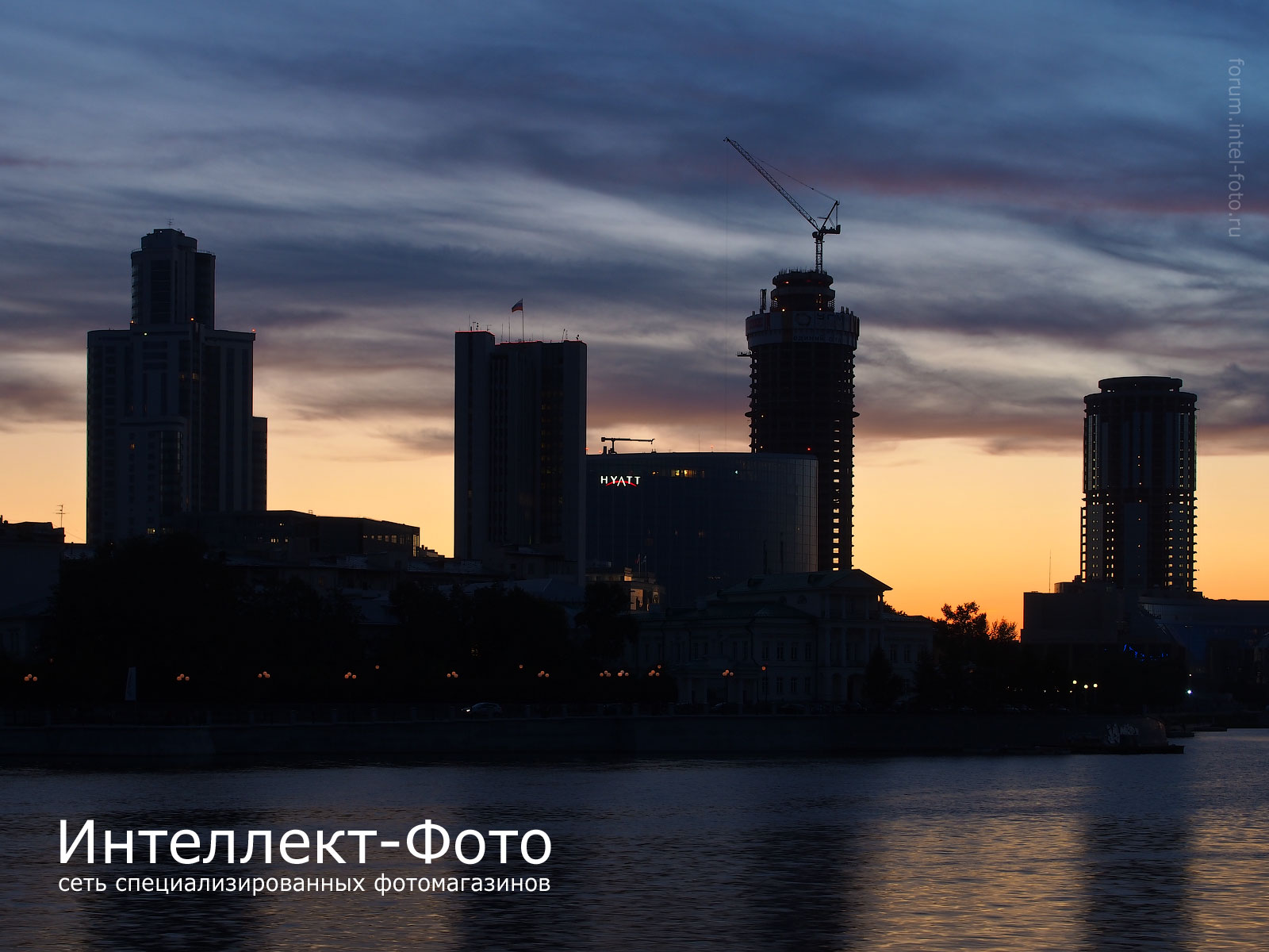 http://www.intel-foto.ru/content/publication/forum-tst/2013/2013-08/PEN_E-P5/tst-p1_cityscape/EP5_1442-11.jpg