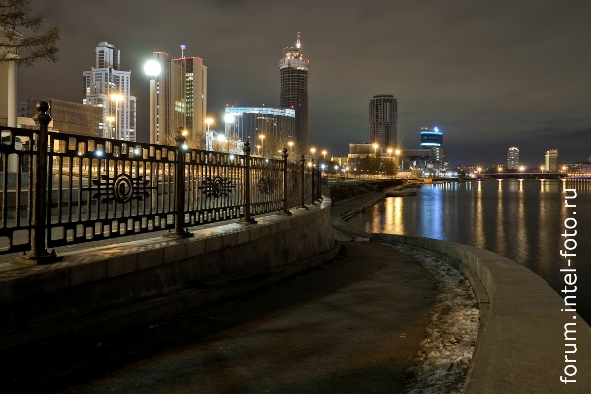 http://www.intel-foto.ru/content/publication/forum-tst/2013/2013-12/fuji/xe1/city-night1/xe1-07.jpg