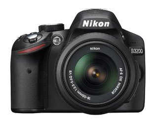 Цифровой фотоаппарат NIKON D3200 Kit AF-S 18-55 DX VR красный пробег 3300кад. Б/ У