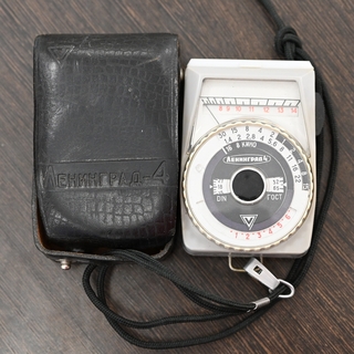 Фотоэкспонометр «Ленинград-4» (СССР,1968)